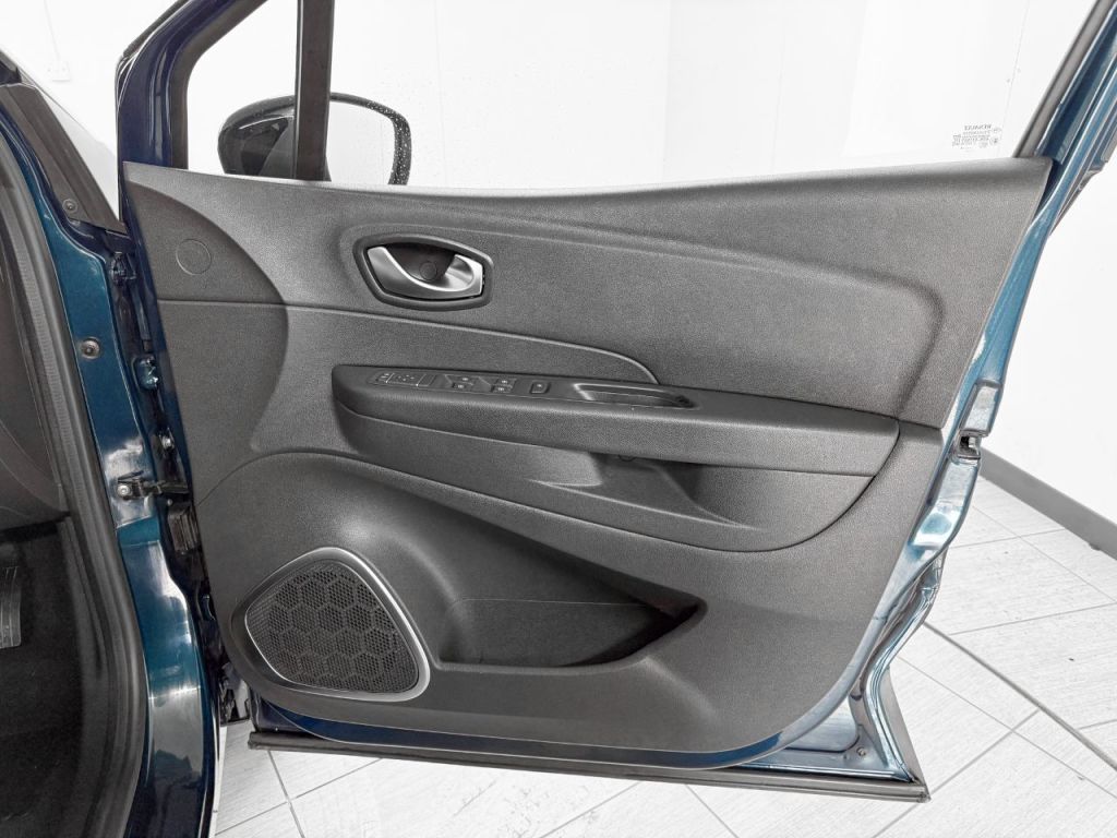 Used Renault Captur 2019 for sale - 77904575: Photo 8