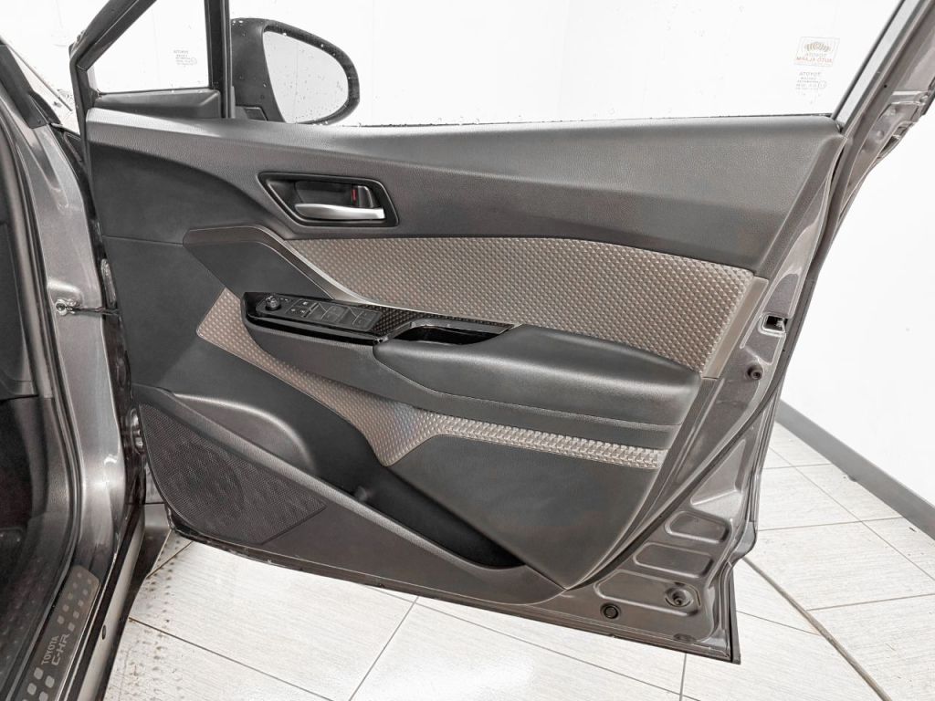 Used Toyota C-HR 2020 for sale - 77641883: Photo 11