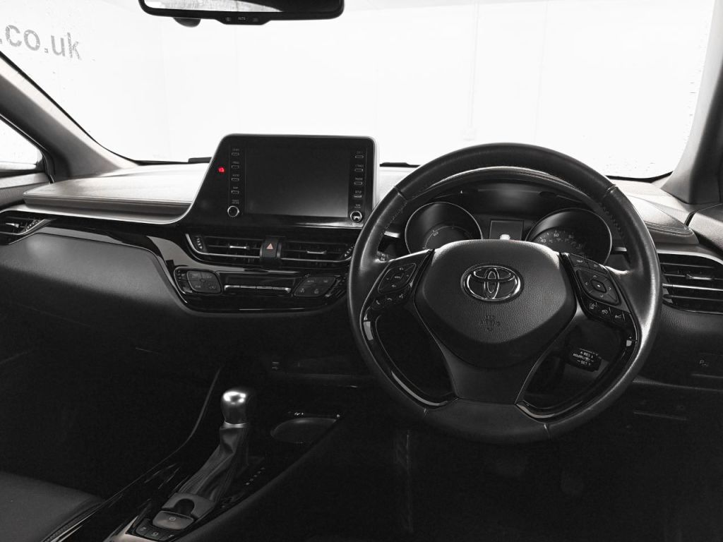 Used Toyota C-HR 2020 for sale - 77641883: Photo 2