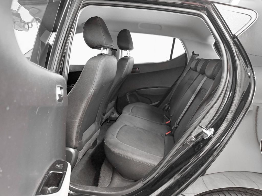 Used Hyundai i10 2018 for sale - 77904579: Photo 6