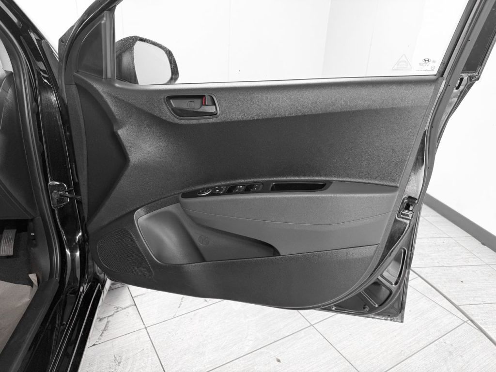 Used Hyundai i10 2018 for sale - 77904579: Photo 7