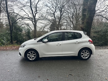 Used Peugeot 208 2016 for sale - 77337037: Photo