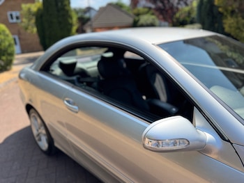 Used Mercedes-Benz CLK 2005 for sale - 79328281: Photo