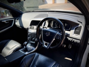 Used Volvo XC60 2015 for sale - 79490725: Photo