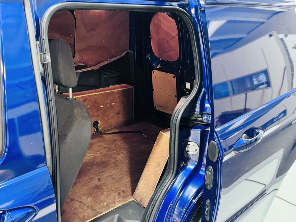 Used Ford Transit Courier 2018 for sale - 77512072: Photo 19
