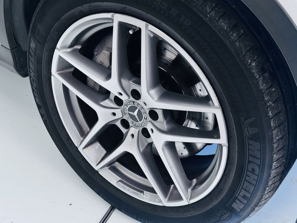 Used Mercedes-Benz GLC 2018 for sale - 77927270: Photo 2