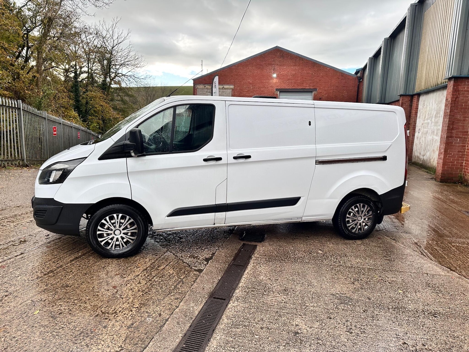 Used Ford Transit Custom 2017 for sale - 76432635: Photo 17