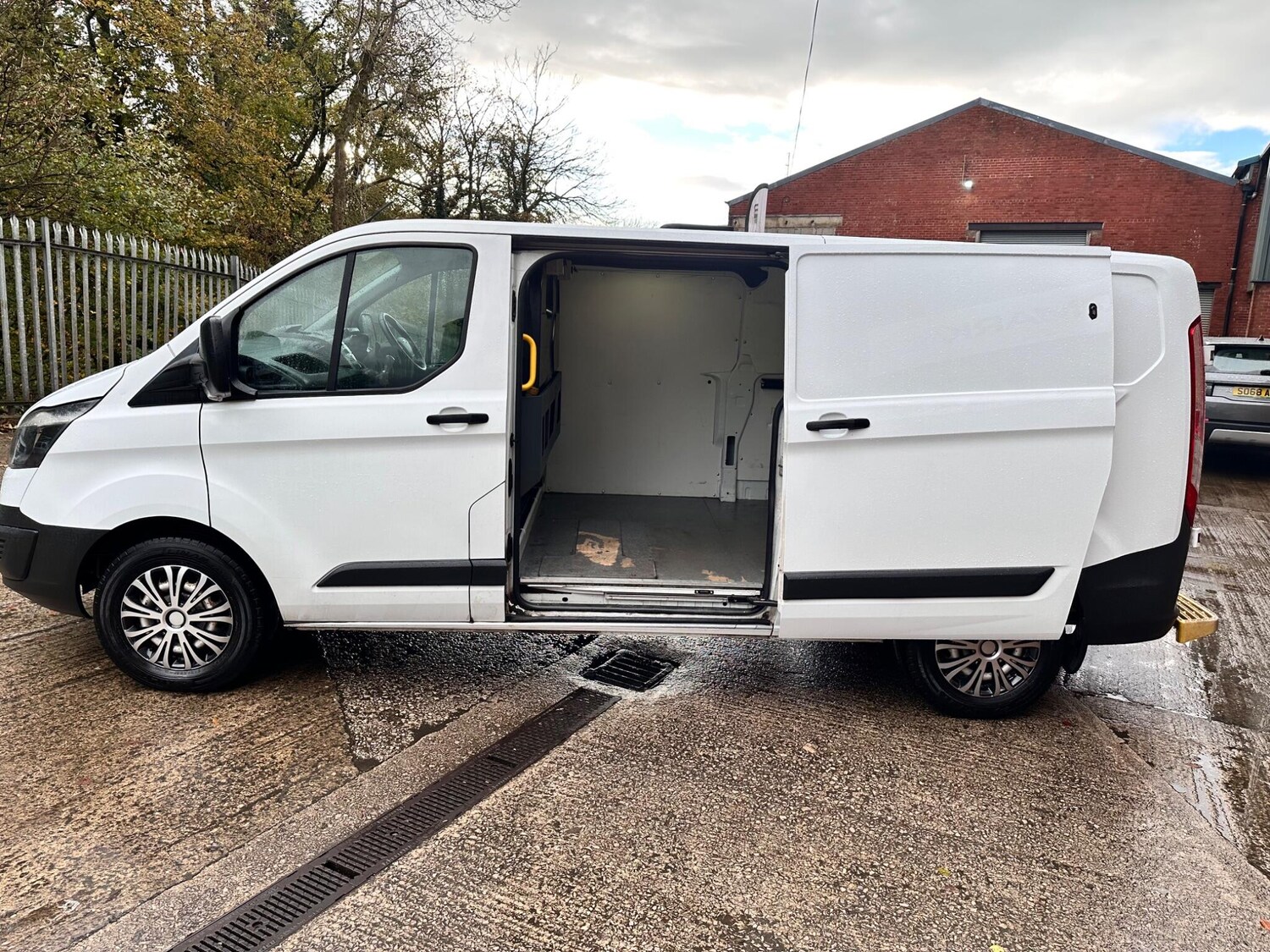 Used Ford Transit Custom 2017 for sale - 76432635: Photo 44