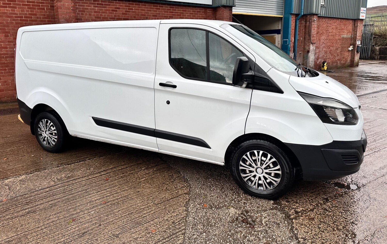 Used Ford Transit Custom 2017 for sale - 76432635: Photo 6