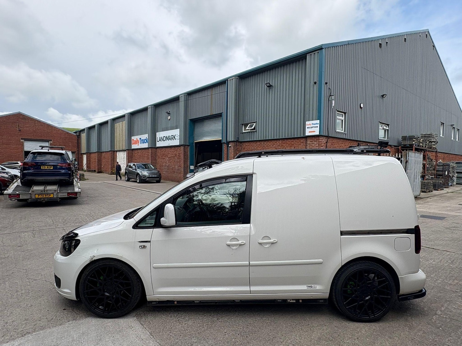 Used Volkswagen Caddy 2014 for sale - 76360776: Photo 2