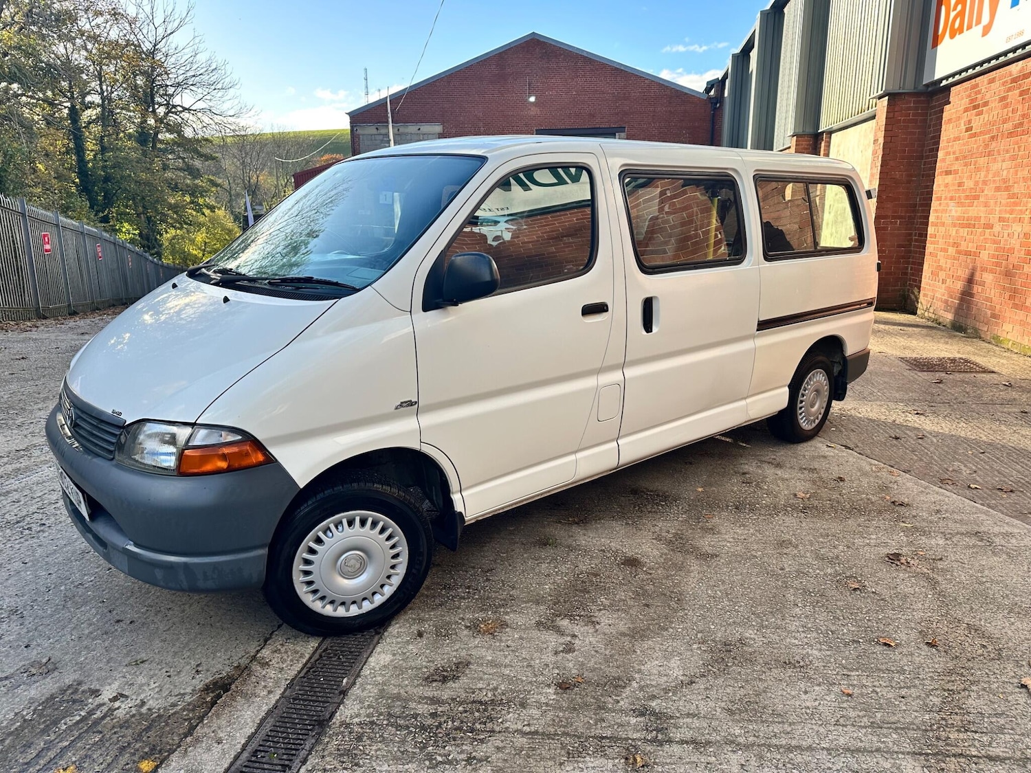 Used Toyota HiAce 2002 for sale - 76349157: Photo 15