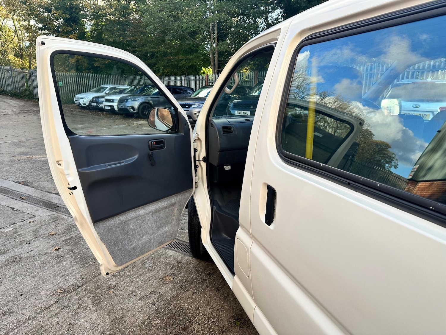 Used Toyota HiAce 2002 for sale - 76349157: Photo 17