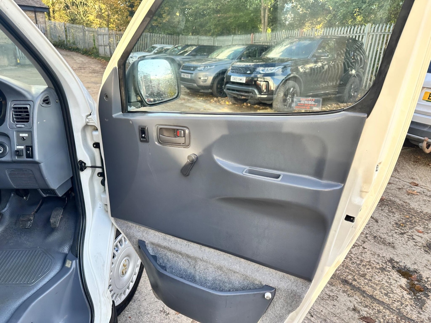 Used Toyota HiAce 2002 for sale - 76349157: Photo 24