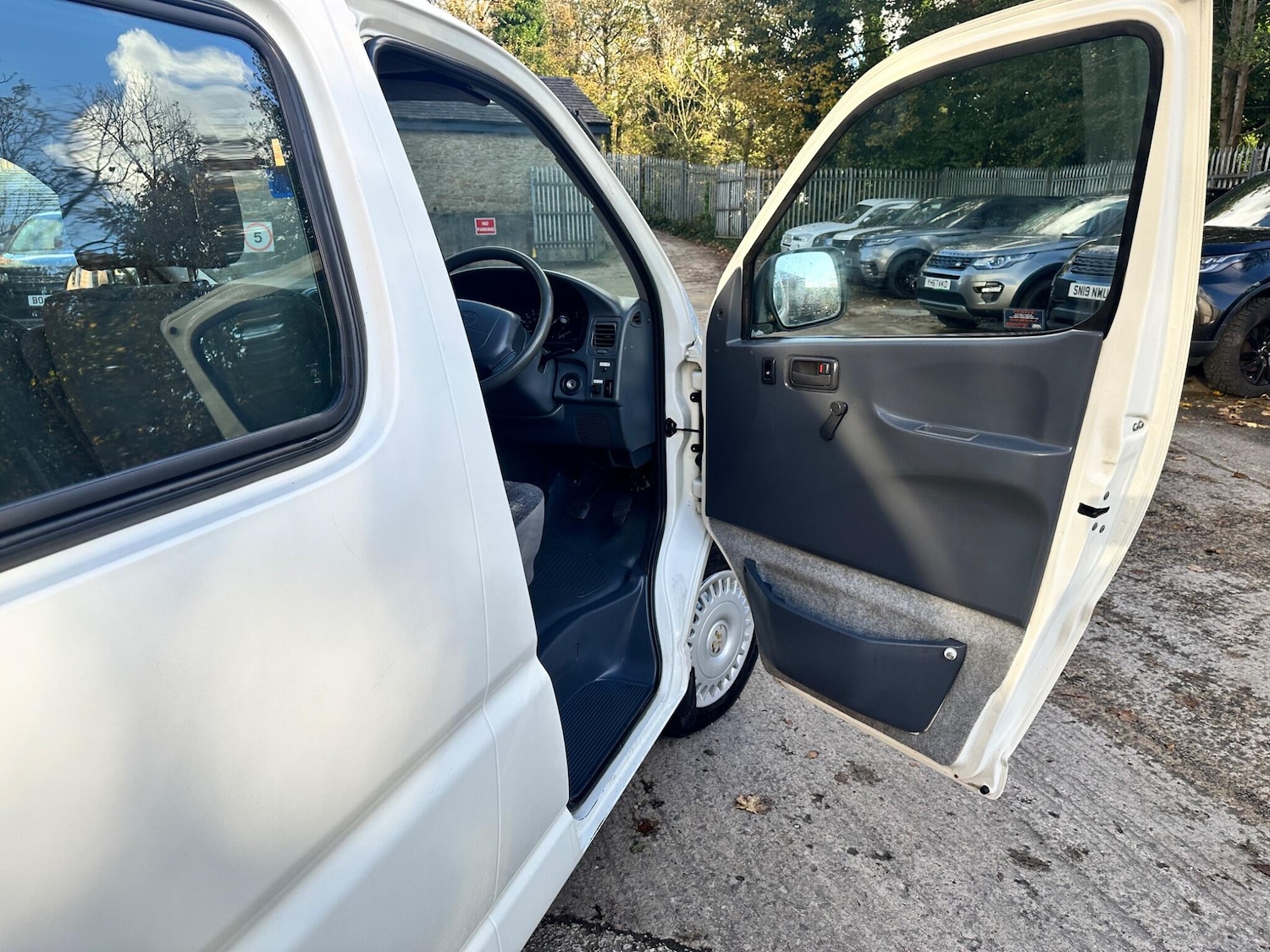Used Toyota HiAce 2002 for sale - 76349157: Photo 25