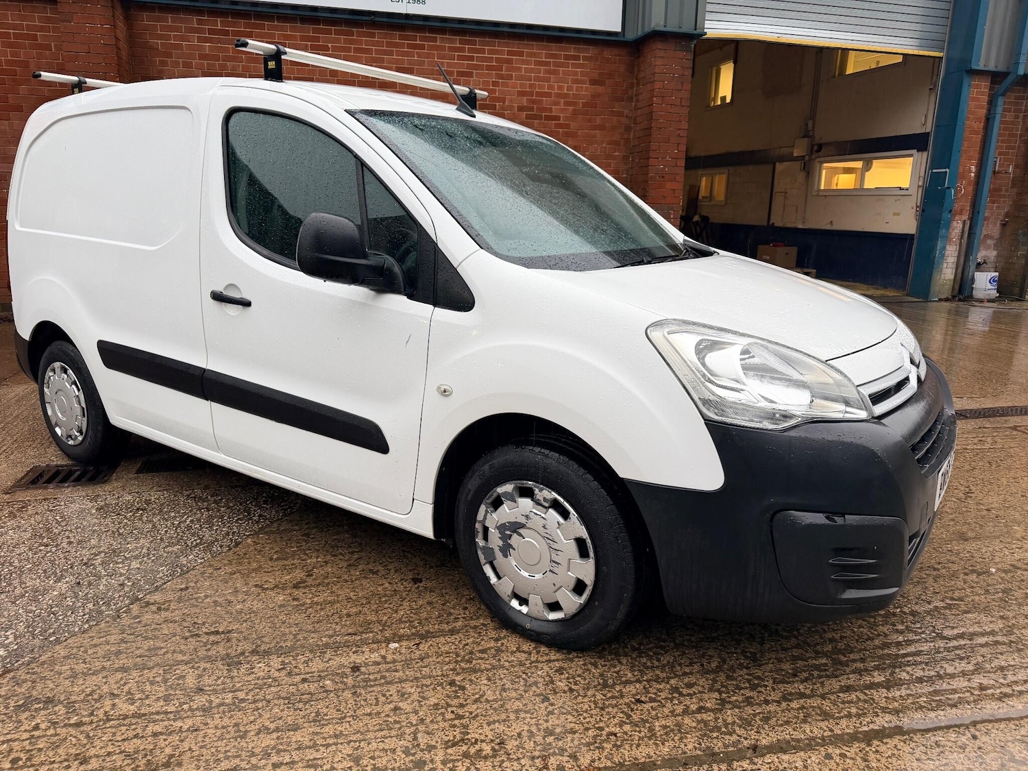 Used Citroen Berlingo 2017 for sale - 77109702: Photo 2