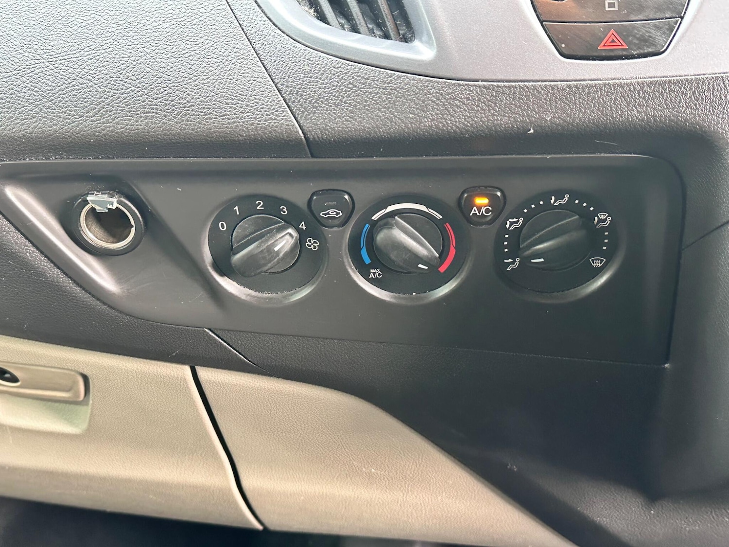 Used Ford Tourneo Custom 2015 for sale - 76440323: Photo 34