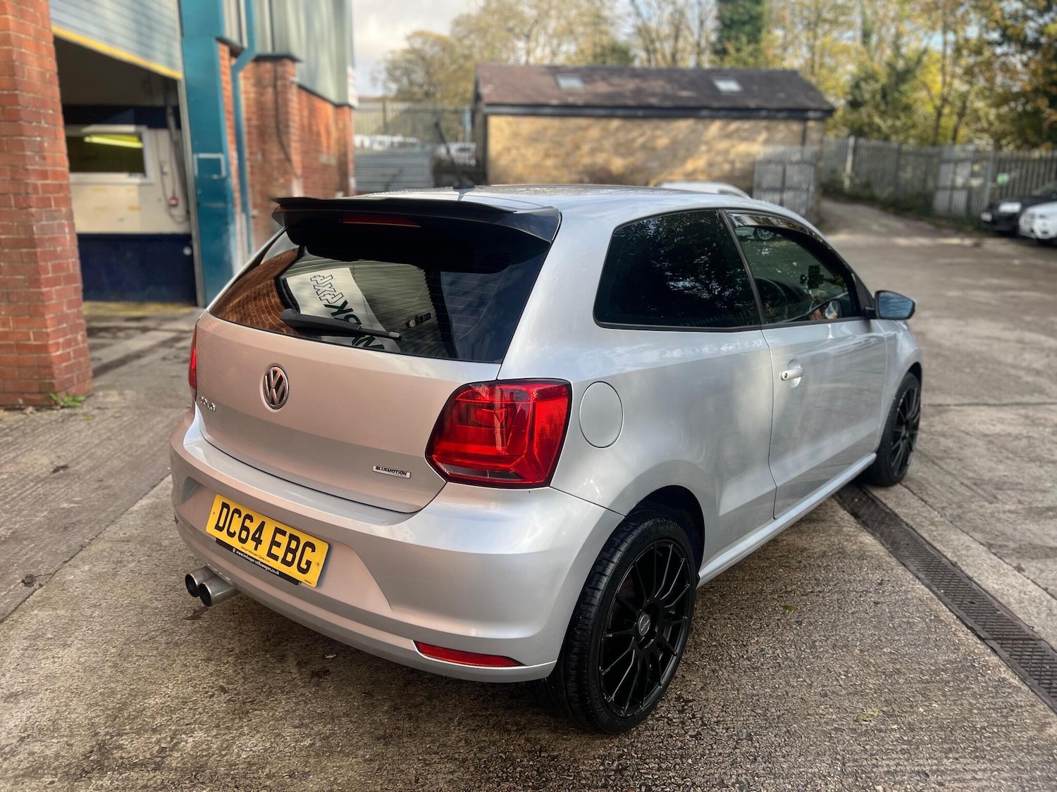 Used Volkswagen Polo 2015 for sale - 76388960: Photo 2