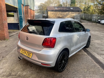 Used Volkswagen Polo 2015 for sale - 76388960: Photo