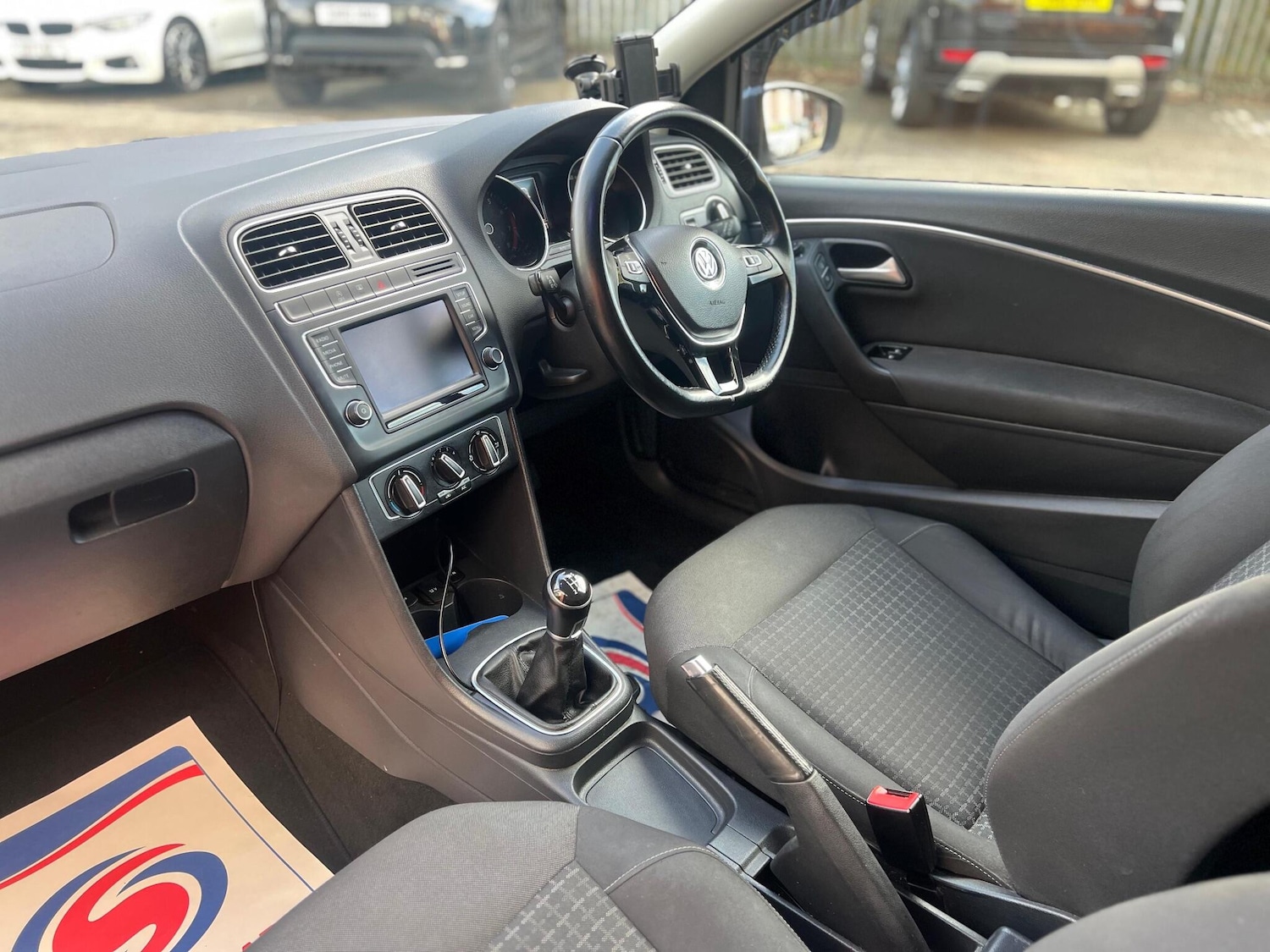 Used Volkswagen Polo 2015 for sale - 76388960: Photo 3