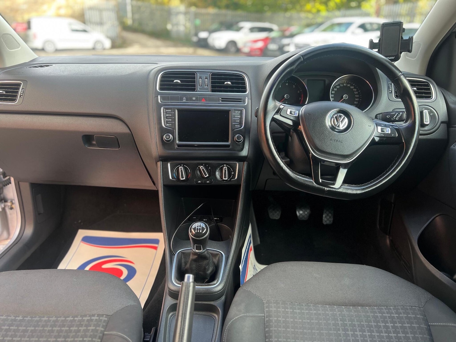 Used Volkswagen Polo 2015 for sale - 76388960: Photo 6