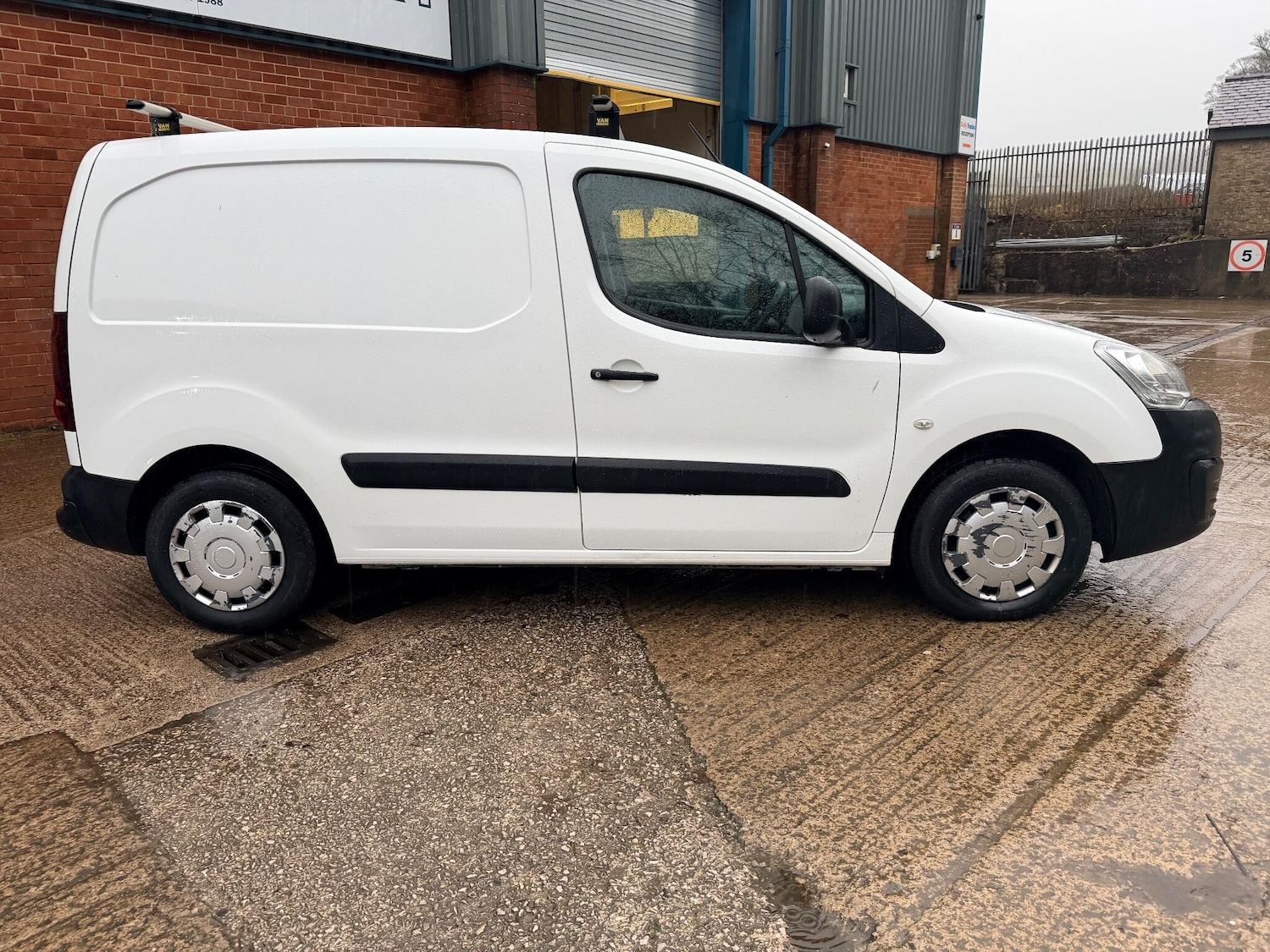 Used Citroen Berlingo 2017 for sale - 77396170: Photo 19