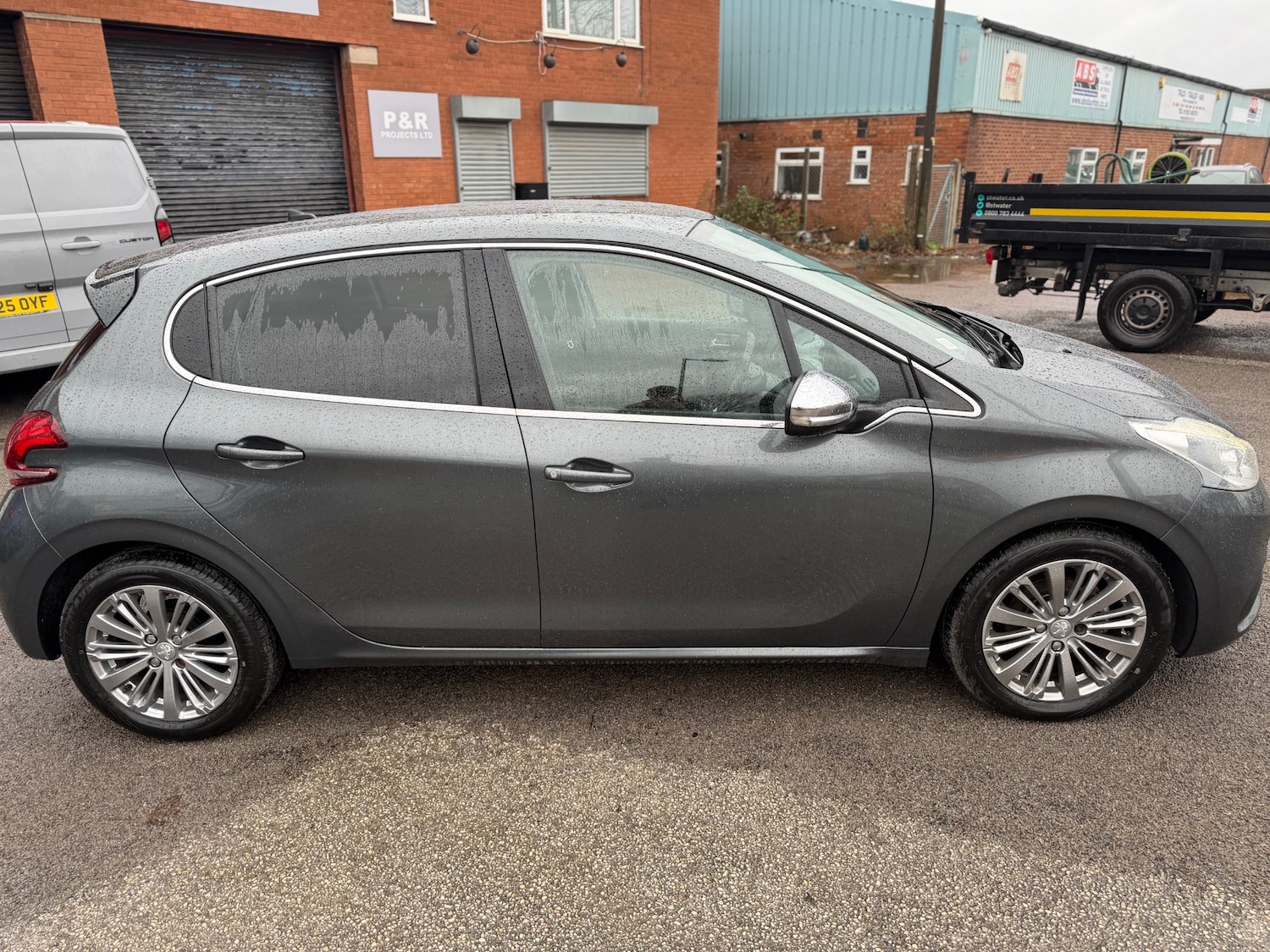 Used Peugeot 208 2016 for sale - 76946306: Photo 8