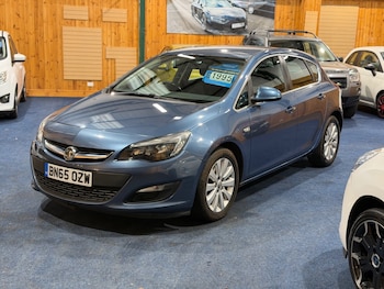 Used Vauxhall Astra 2015 for sale - 77502285: Photo