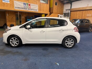 Used Peugeot 208 2015 for sale - 77833597: Photo