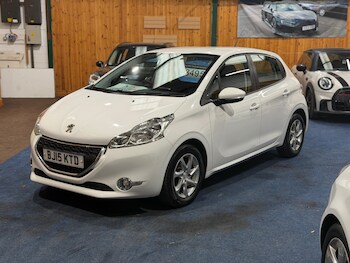 Used Peugeot 208 2015 for sale - 77833597: Photo