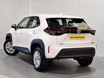 Used Toyota Yaris Cross 2023 for sale - 76456002: Photo