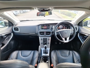 Used Volvo V40 2016 for sale - 79610579: Photo
