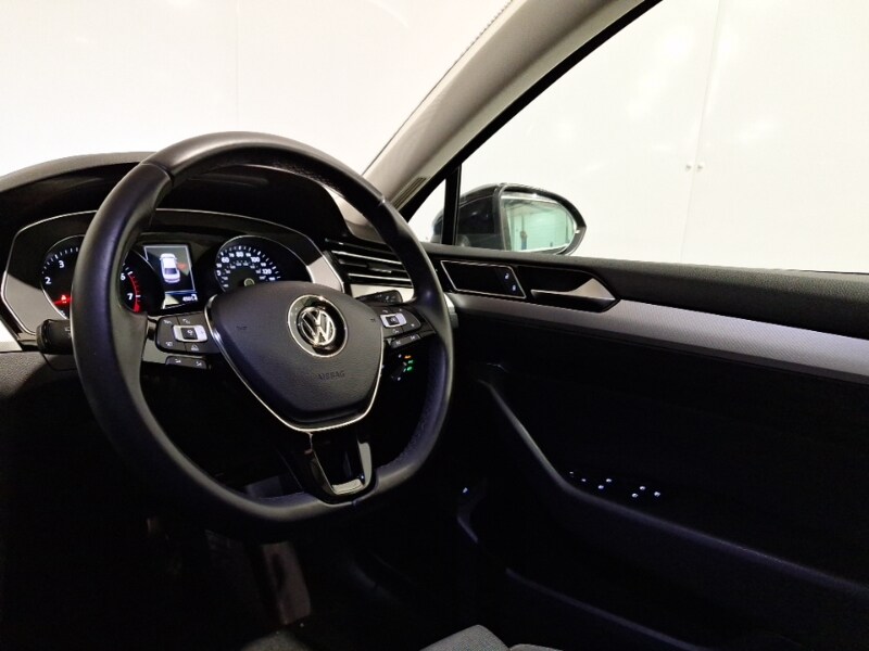Used Volkswagen Passat 2018 for sale - 77299438: Photo 10
