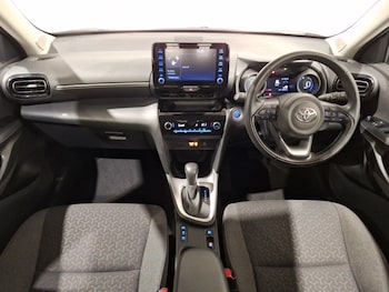 Used Toyota Yaris Cross 2023 for sale - 76055235: Photo 2
