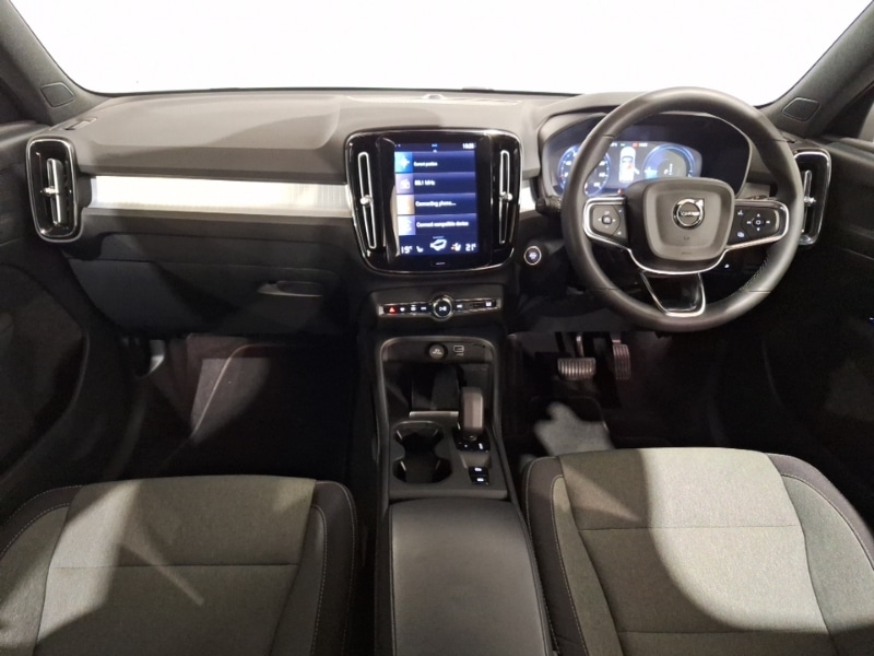 Used Volvo XC40 2023 for sale - 77832460: Photo 2