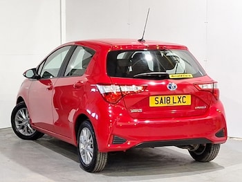 Used Toyota Yaris 2018 for sale - 77694810: Photo