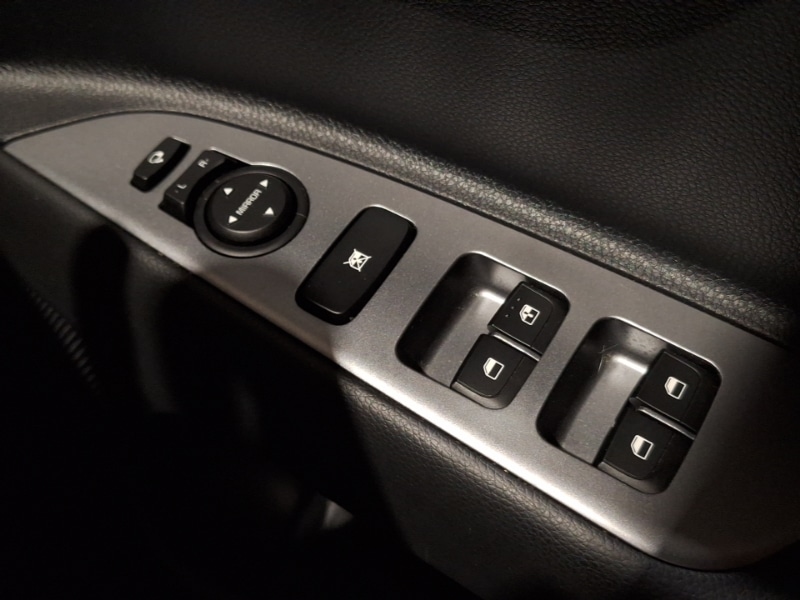 Used Kia Stonic 2023 for sale - 76925117: Photo 19