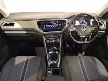 Used Volkswagen T-Roc 2020 for sale - 76630820: Photo