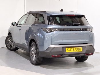 Used Peugeot 5008 2025 for sale - 76166166: Photo