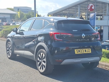 Used Renault Captur 2023 for sale - 79253340: Photo