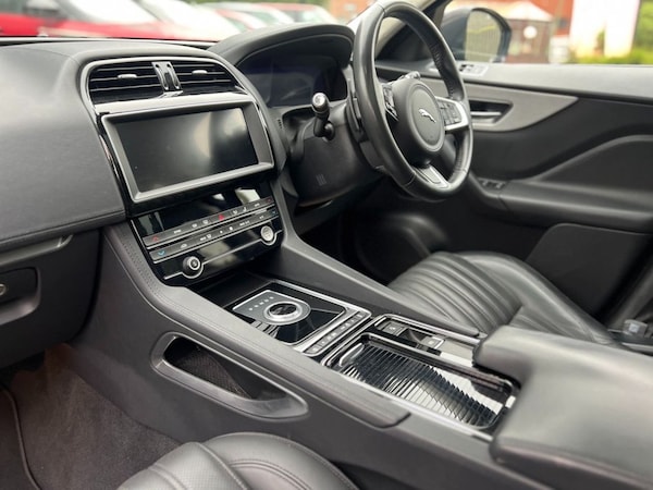 Used Jaguar F-Pace 2019 for sale - 76256237: Photo 18