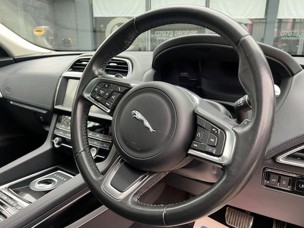 Used Jaguar F-Pace 2019 for sale - 76256237: Photo 24