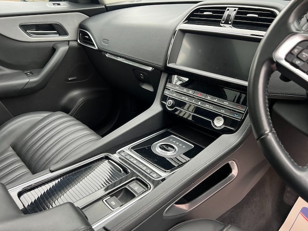Used Jaguar F-Pace 2019 for sale - 76256237: Photo 25