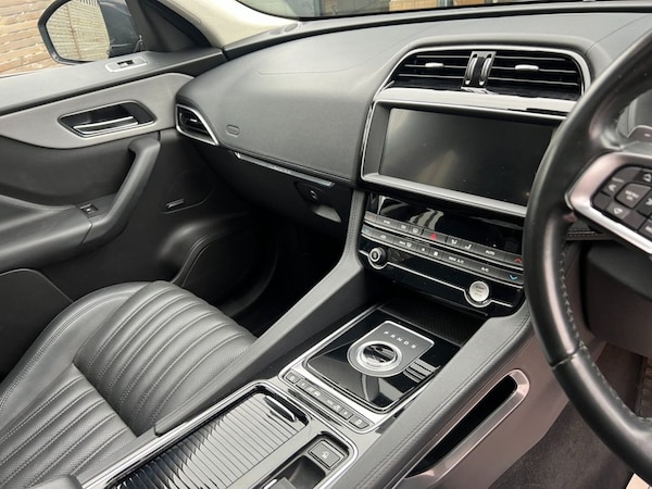 Used Jaguar F-Pace 2019 for sale - 76256237: Photo 30
