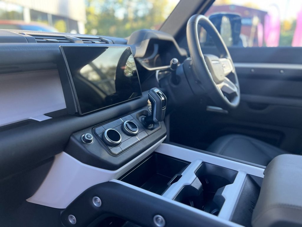 Used Land Rover Defender 2025 for sale - 76368186: Photo 16