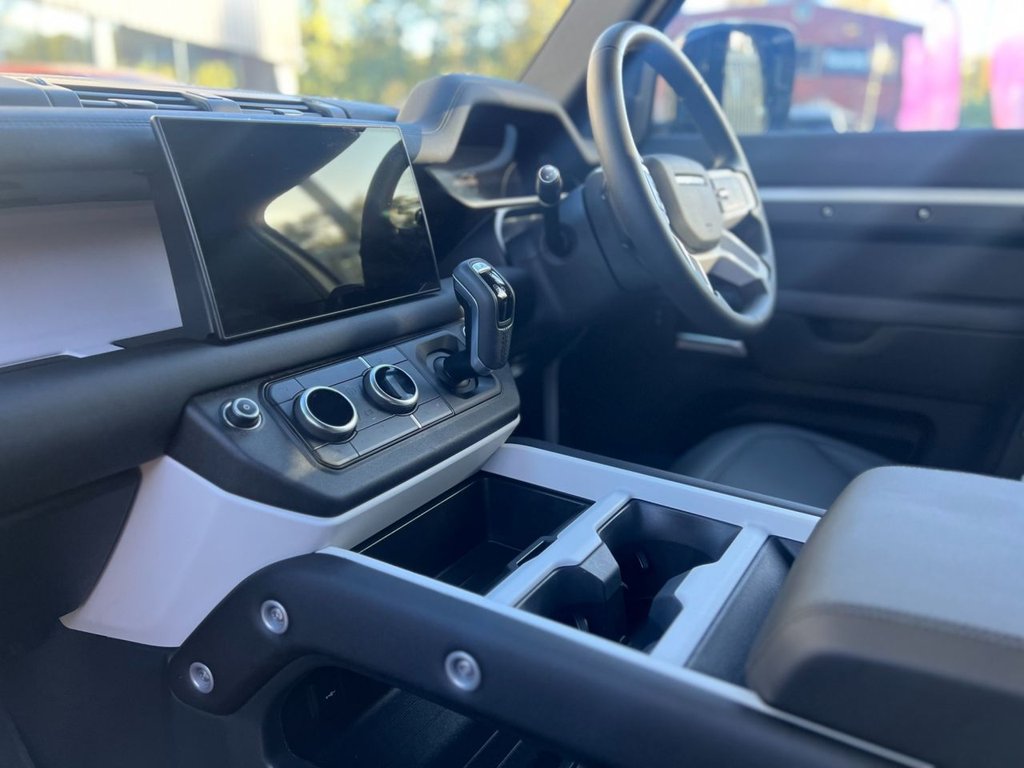 Used Land Rover Defender 2025 for sale - 76368186: Photo 19