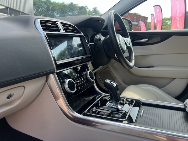 Used Jaguar XE 2019 for sale - 75596976: Photo 19