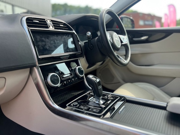 Used Jaguar XE 2019 for sale - 75596976: Photo 20