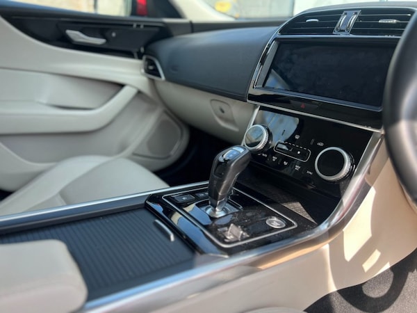 Used Jaguar XE 2019 for sale - 75596976: Photo 28