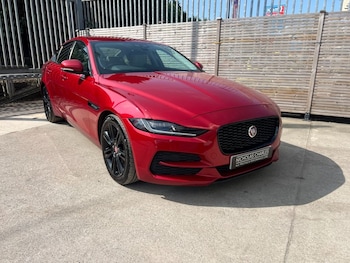 Used Jaguar XE 2019 for sale - 75596976: Photo