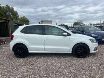 Used Volkswagen Polo 2015 for sale - 74917970: Photo